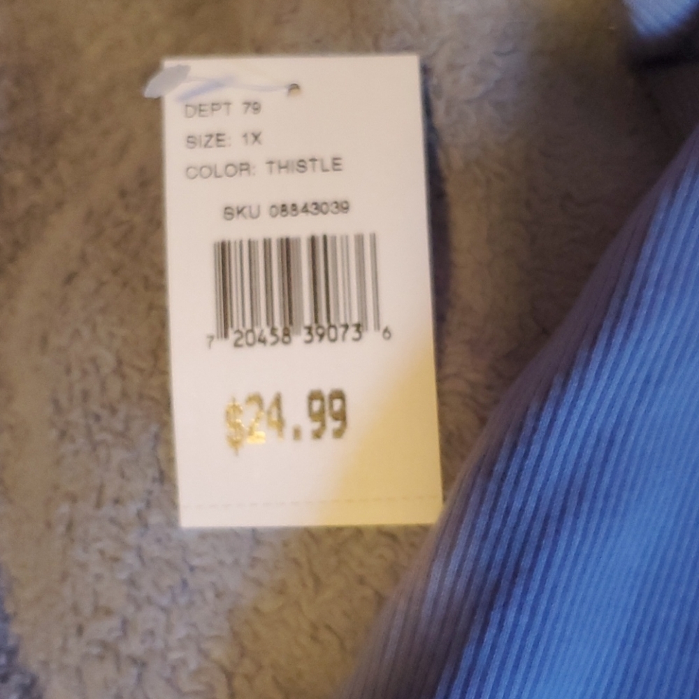 Woman's shirt - Picture 2 of 4